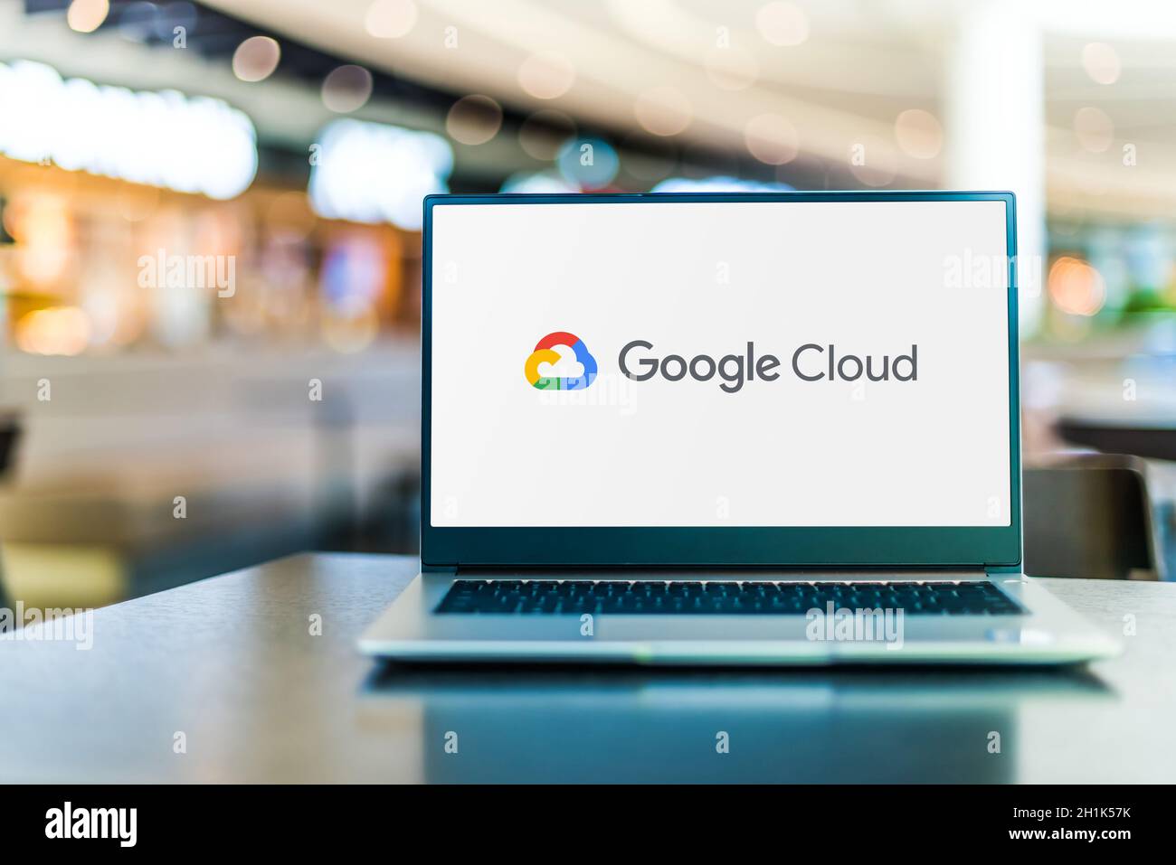 POZNAN, POL - SEP 23, 2020: Ordinateur portable affichant le logo de Google Cloud Platform (GCP), offert par Google Banque D'Images