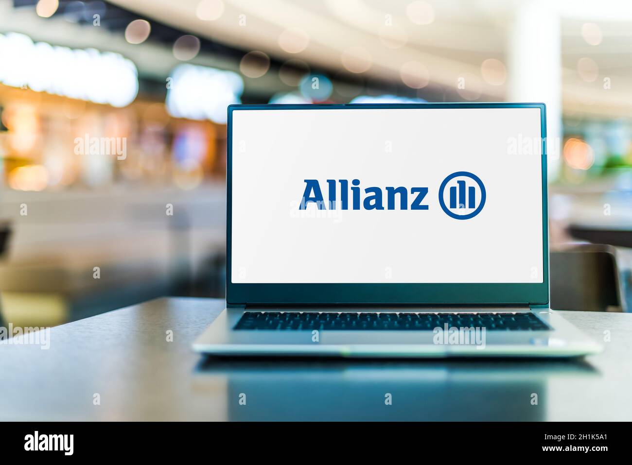 POZNAN, POL - SEP 23, 2020 : ordinateur portable affichant le logo d'Allianz se, société multinationale de services financiers dont le siège social est situé à Munich, en Allemagne Banque D'Images