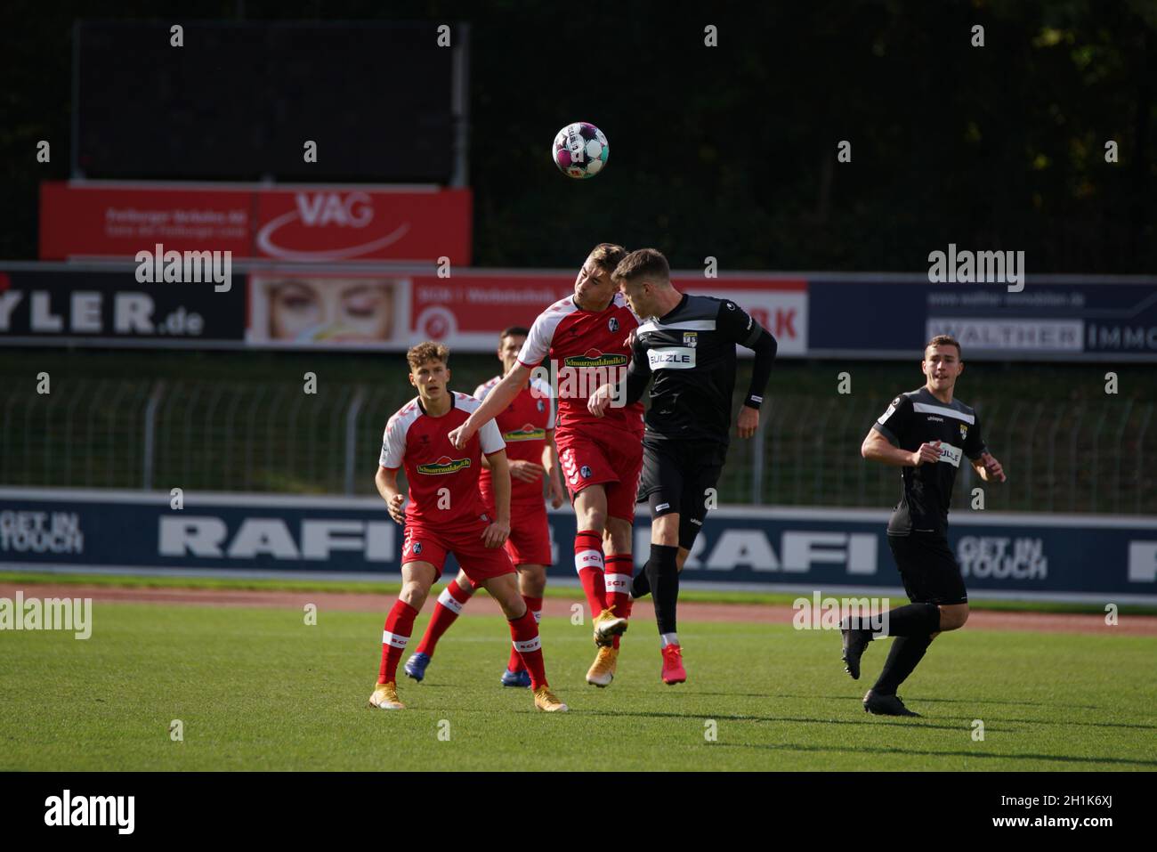 Kopfballduell, Fussball-RL SW 20-21: 9.Sptg: SC Freiburg II - TSG Balingen Banque D'Images