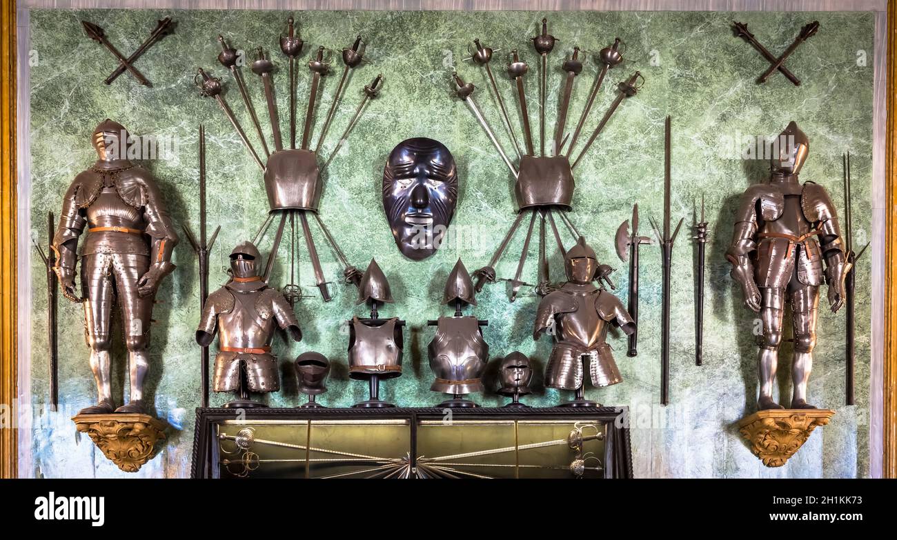 TURIN, ITALIE - VERS AOÛT 2020: Détails de l'armure de chevalier d'âge moyen - 15ème siècle. Concept de sécurité, de sécurité et de protection. Banque D'Images