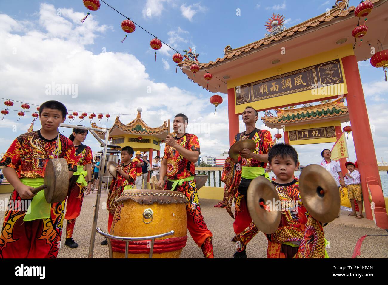 Georgetown, Penang/Malaysia - Fév 02 2020 : interprète de batterie de Dragon dan au temple de Hean Boo Thean. Banque D'Images