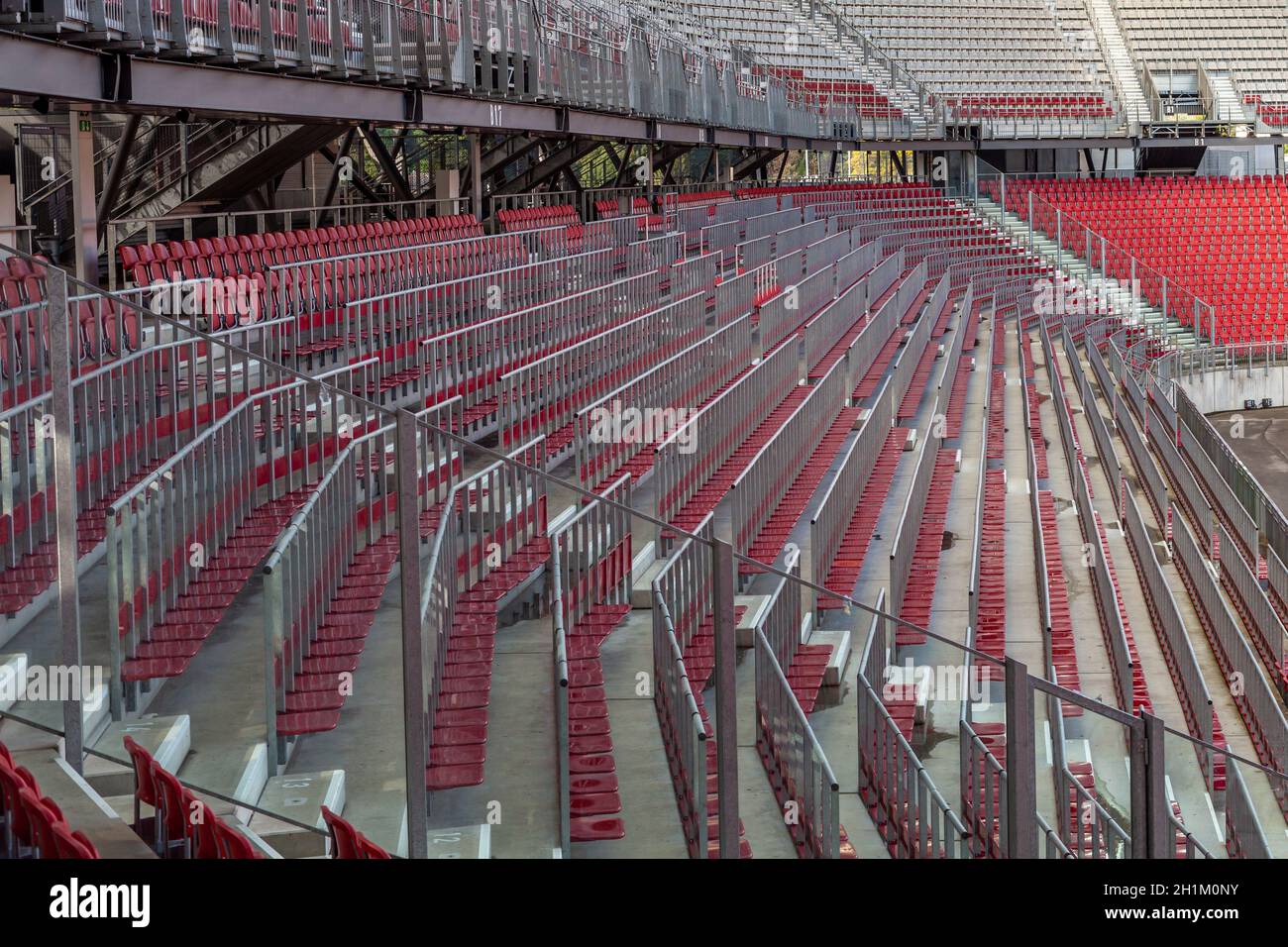 stade sans spectateurs pendant le match pendant le coronavirus. Banque D'Images