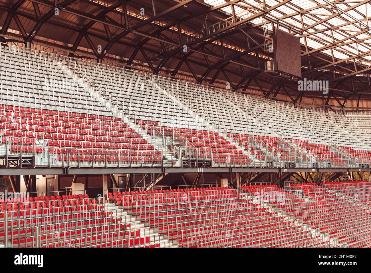 stade sans spectateurs pendant le match pendant le coronavirus. Banque D'Images