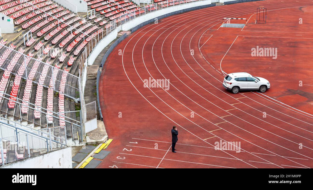 vide le stade sportif pendant le verrouillage en raison du coronavirus. Banque D'Images