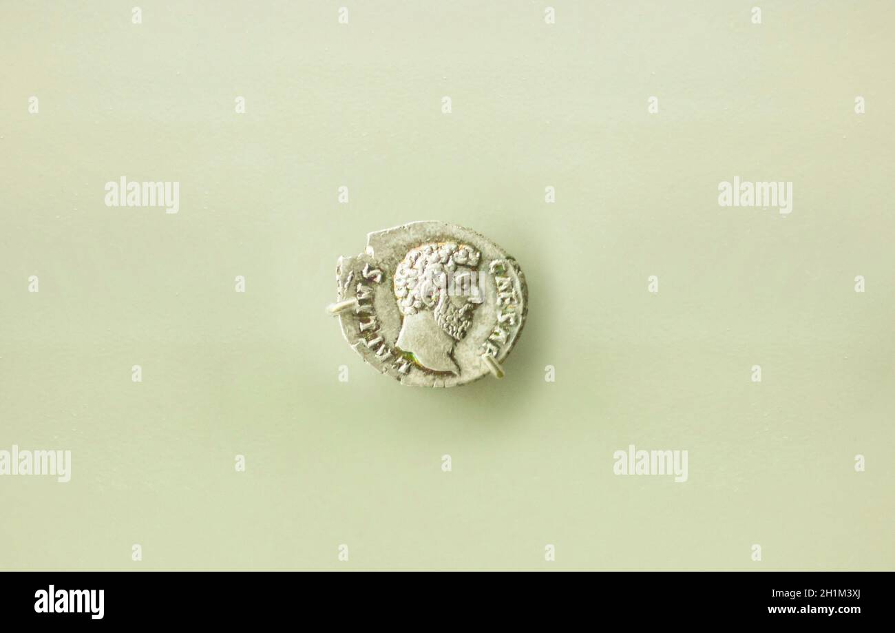 Merida, Espagne - 25 août 2018 : pièce César romaine Lucius Aelius, Musée national d'art romain de Merida, Espagne Banque D'Images