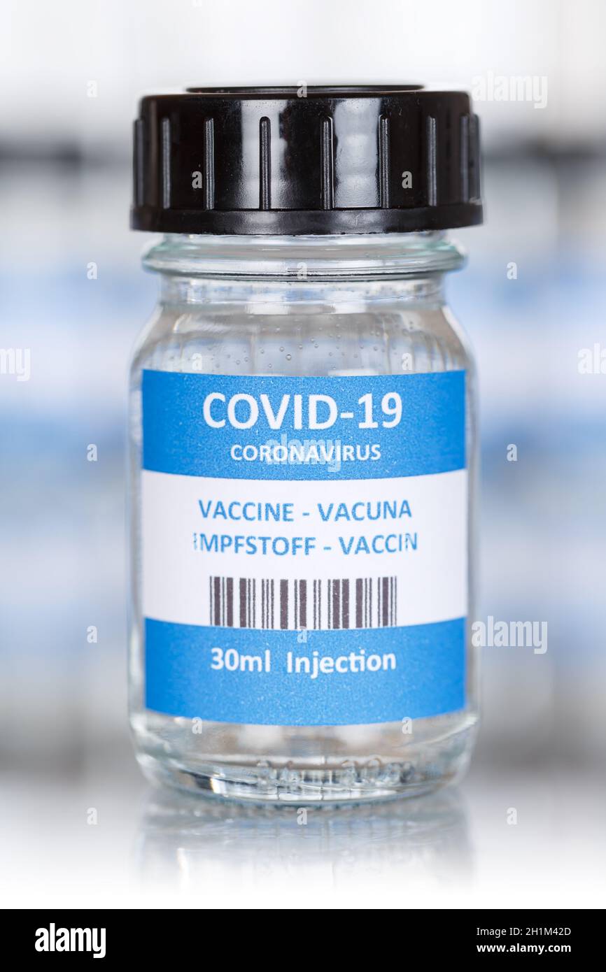 Flacon de vaccin contre le coronavirus virus Corona COVID-19 vaccins Covid format portrait bouteilles Banque D'Images