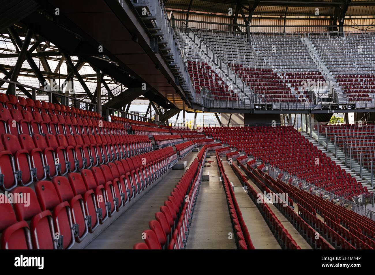 stade sans spectateurs pendant le match pendant le coronavirus. Banque D'Images