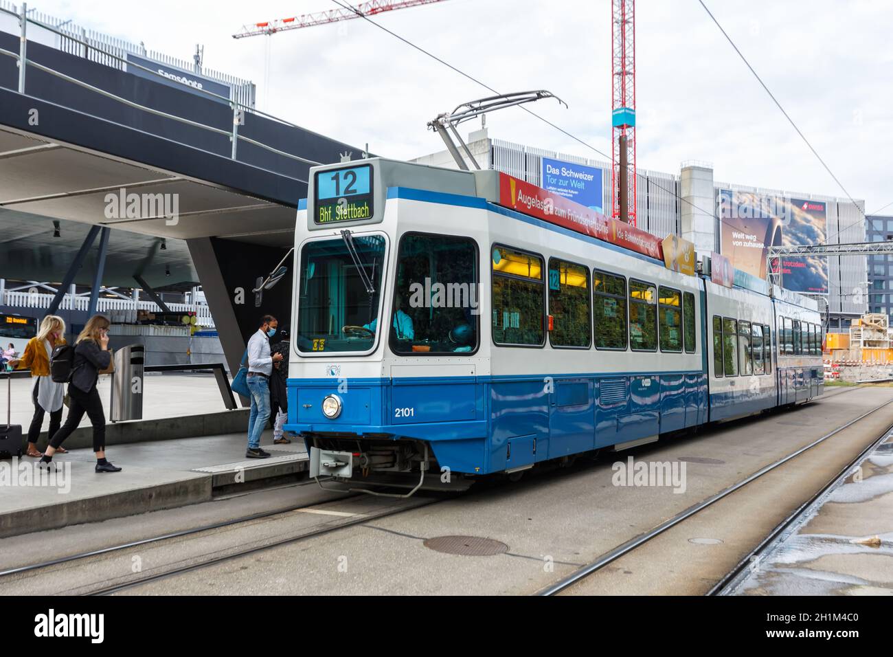 Zurich, Suisse - 23 septembre 2020 : tram 2000 à l'aéroport de Zurich en Suisse. Banque D'Images