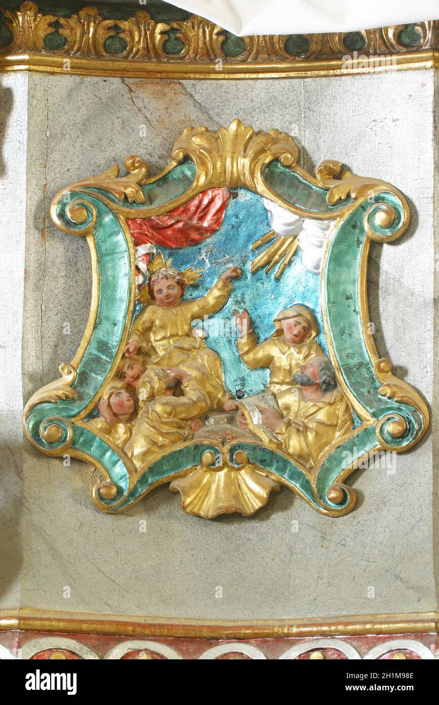 Détail de l'enfance de Jésus à une chaire dans l'église des trois Rois à Komin, Croatie Banque D'Images