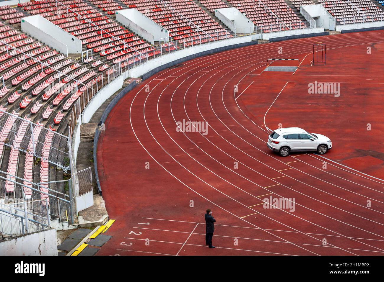 stade sportif sans spectateurs au moment des matchs sportifs. Banque D'Images