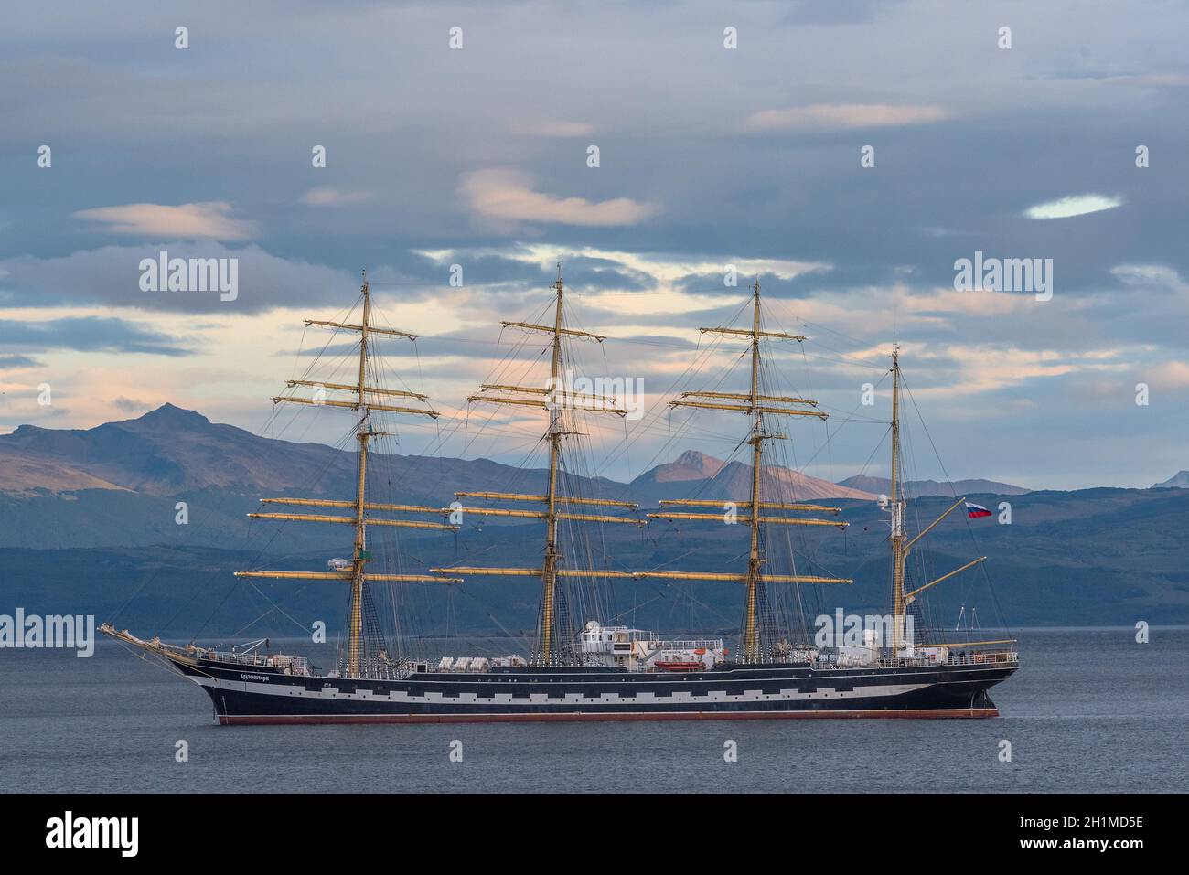 Grand navire russe Pallada dans le port d'Ushuaia, Argentine Banque D'Images