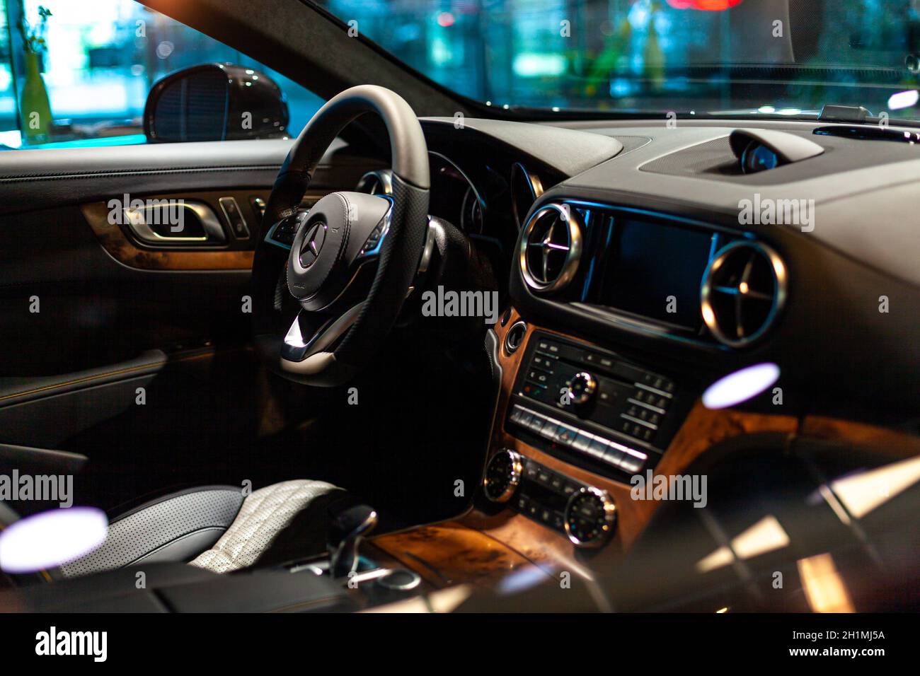 Stuttgart, Allemagne - 8 août 2020 : intérieur d'une voiture mercedes benz. Banque D'Images