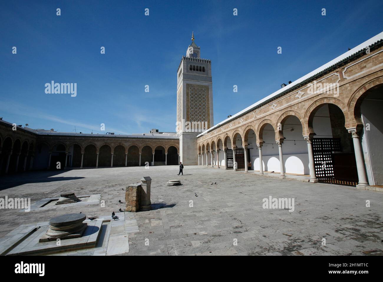 La Mosquée EZ Zitouna ou Al Zaytuna dans la médina de la vieille ville de Tunis au nord de la Tunisie en Afrique du Nord, Tunisie, Sidi Bou Sair, mars 2009 Banque D'Images