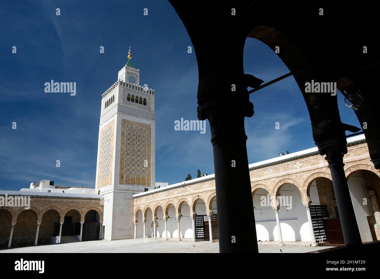 La Mosquée EZ Zitouna ou Al Zaytuna dans la médina de la vieille ville de Tunis au nord de la Tunisie en Afrique du Nord, Tunisie, Sidi Bou Sair, mars 2009 Banque D'Images