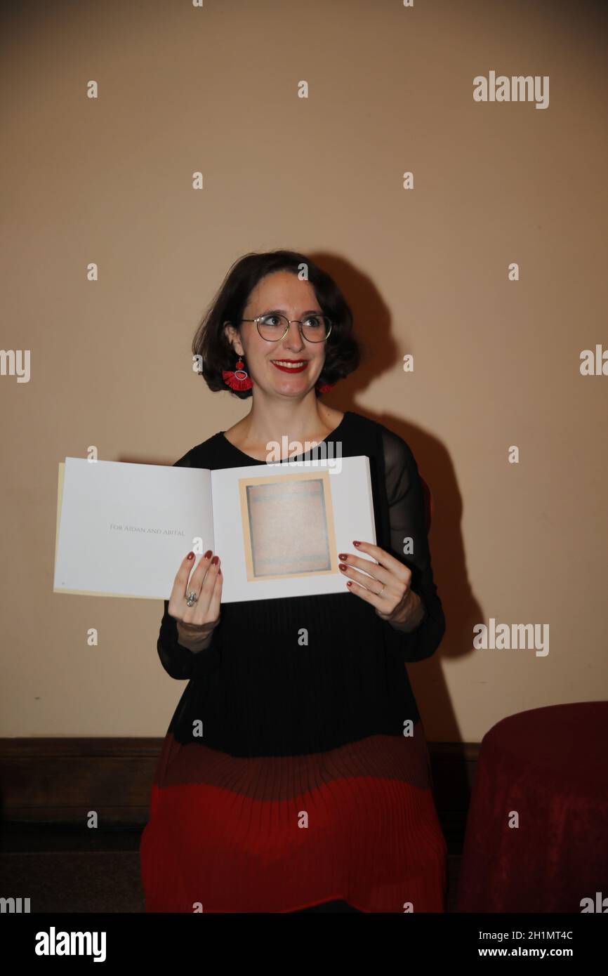 Lauren Leiderman BEI der Buchbesprechung 'das Poesiealbum von Eva Goldberg' - mit Einträgen von Anne Frank und Prästation des Am 5.11.2021 zu verleg Banque D'Images