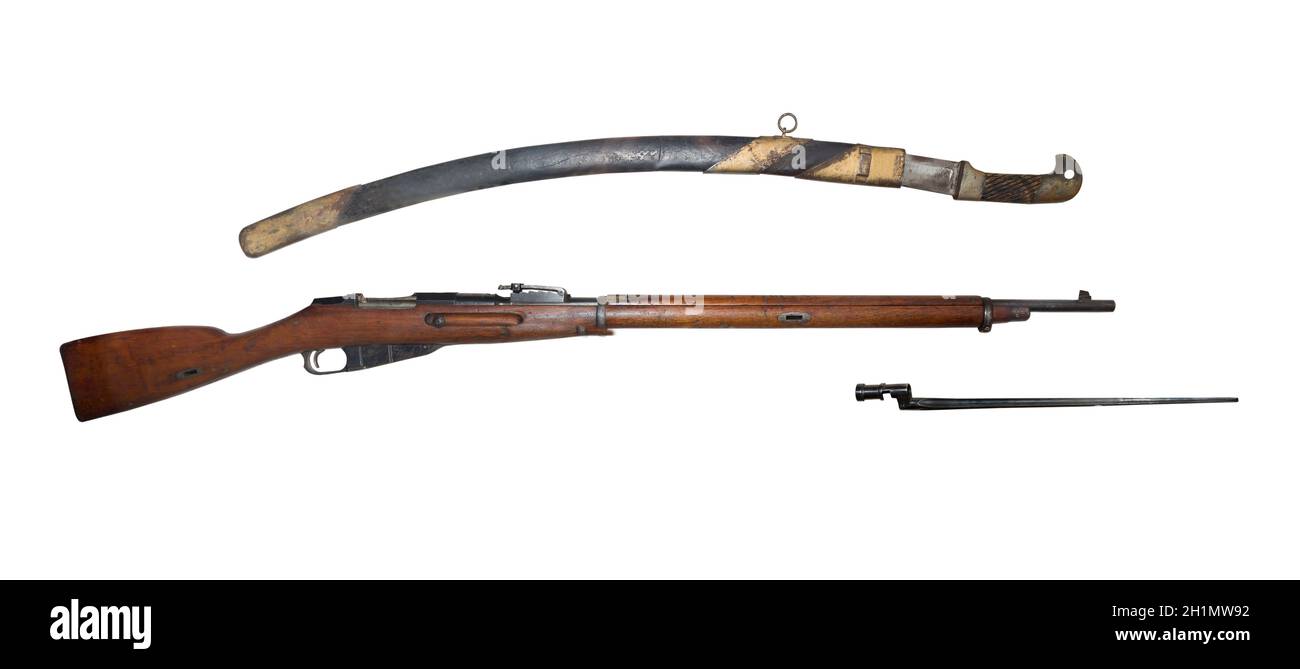 Fusil d'infanterie modèle 1891 - sabre et est isolé sur blanc Banque D'Images