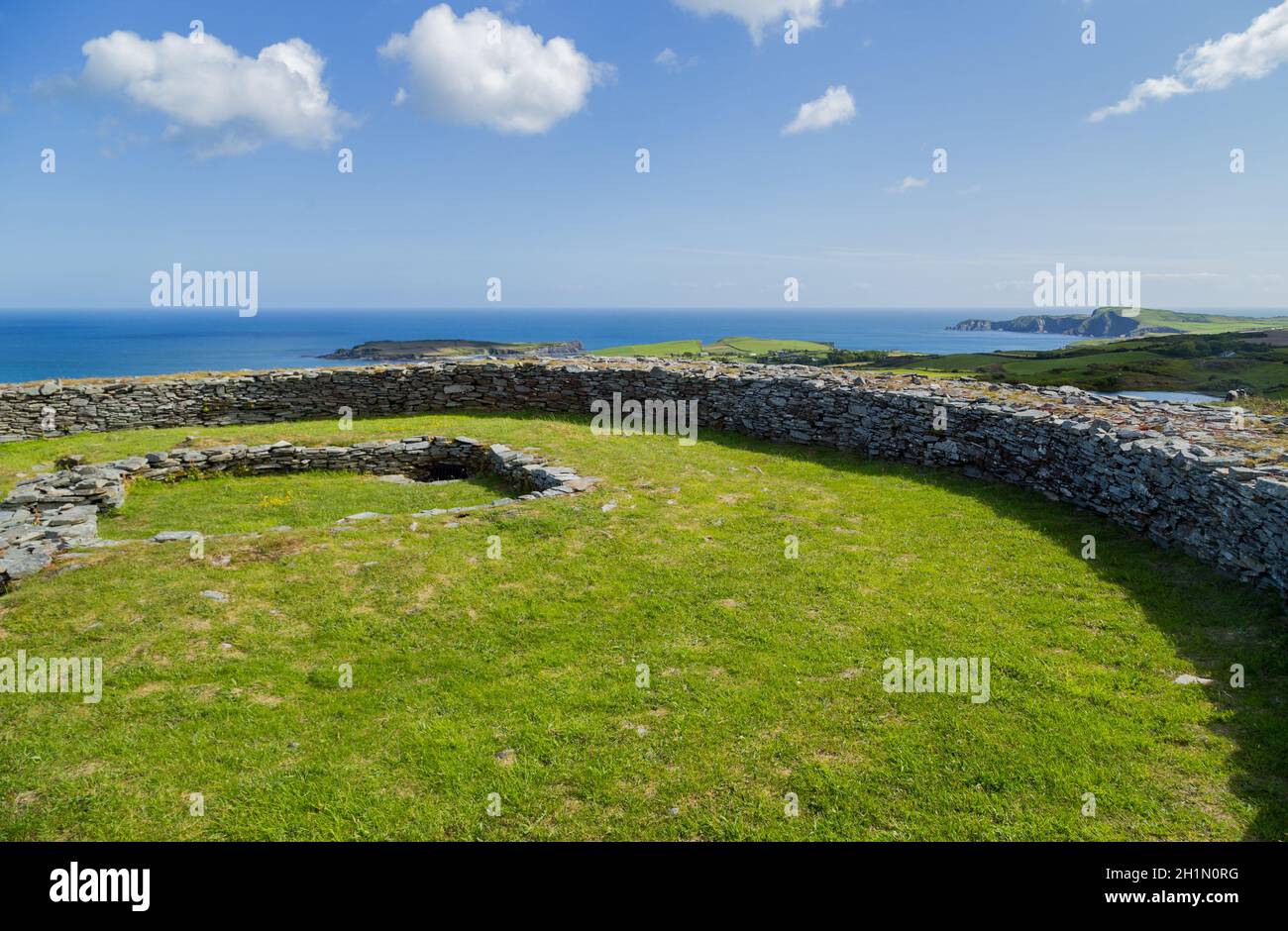 Knockdrum en pierre circulaire au sommet de la colline fort, Comté de Cork, Irlande Banque D'Images