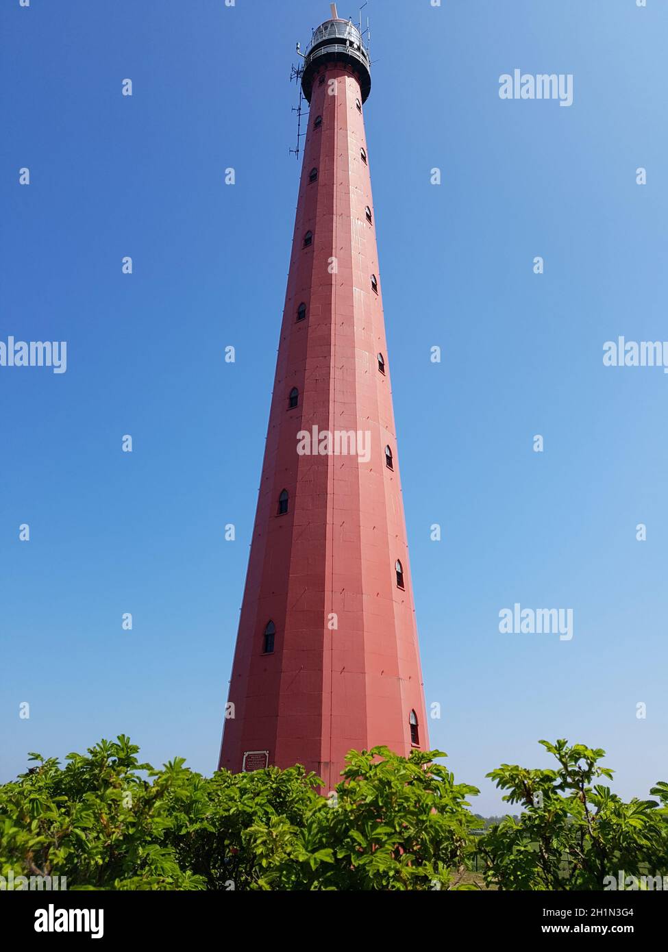 Leuchtturm Huisduinen, genannt Lange Jaap, ist ein Leuchtturm im Norden von fort Kijkduin BEI Den Helder.Le phare de Huisduinen, appelé Lange Jaap, est Banque D'Images