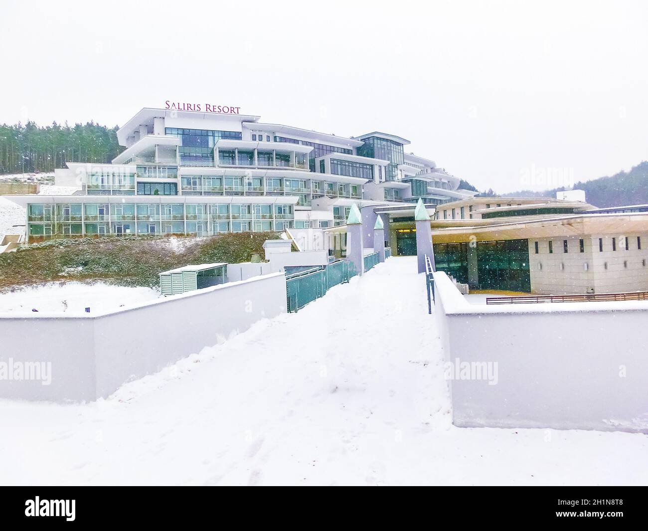 Egerszalok, Hongrie - 06 janvier 2016 : les gens se reposant à la piscine de la station de Saliris.Les piscines thermales d'Egerszalok contiennent de l'eau riche en calcium, magnésiu Banque D'Images