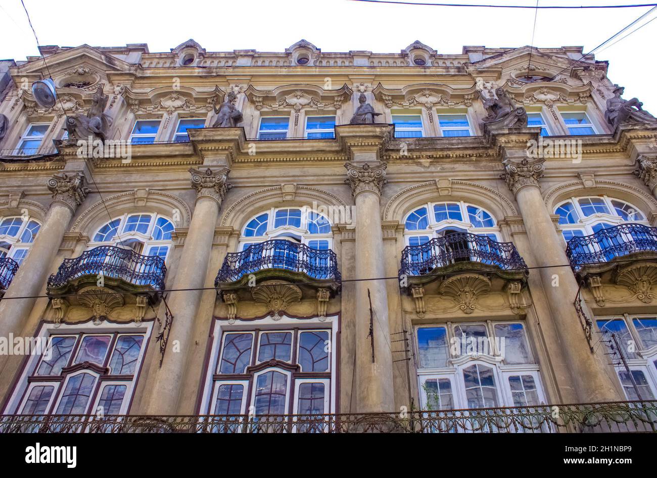 La partie ancienne de Lviv avec de vieilles maisons dans la vieille ville Banque D'Images