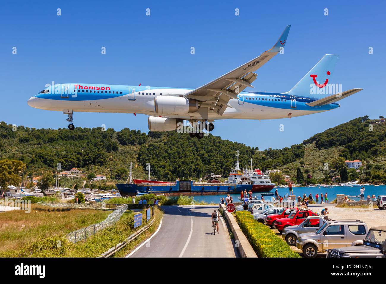 Skiathos, Grèce - 3 juin 2016 : avion Boeing 757-200 de Thomson Airways à l'aéroport de Skiathos (JSI) en Grèce. Boeing est une usine américaine d'avions Banque D'Images