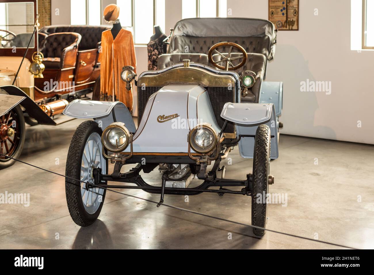 Malaga, Espagne - décembre 7, 2016 : Vintage 1908 Ancien Charron France voiture affichée à Malaga Automobile Museum (Museo Automovilistico de Malaga) à l'al. Banque D'Images