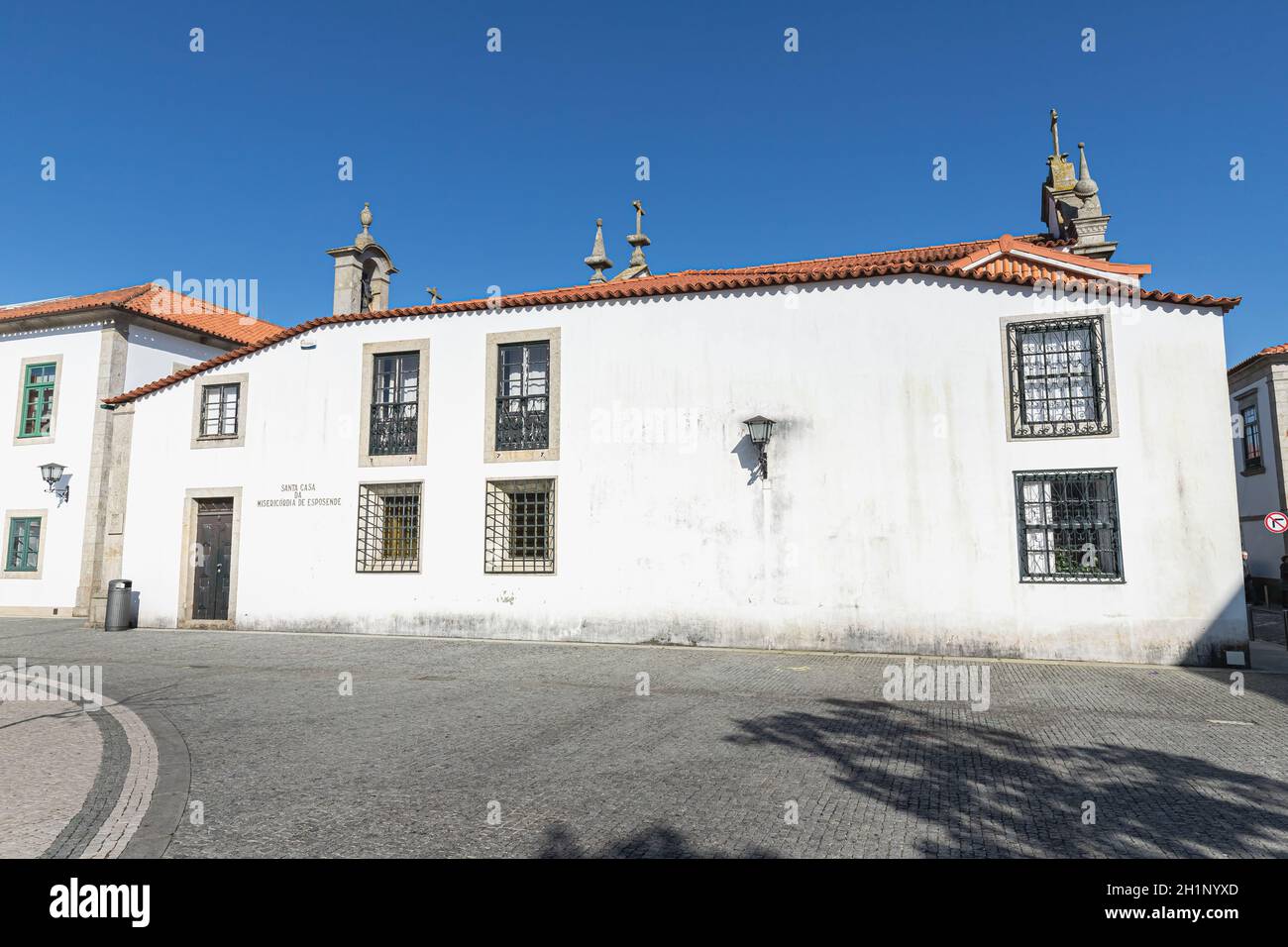 Esposende, Portugal - 21 février 2020 : détail architectural du Musée d'Art Sacré de l'Église de Mercy (Santa Casa Misericordia de FAO) dans le Banque D'Images