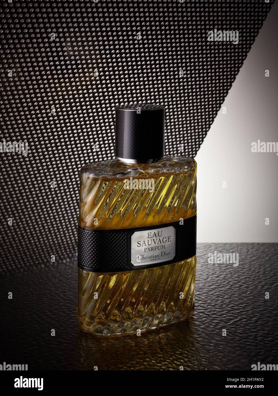 Saint-Pétersbourg, Russie - Mars 2020 - bouteille de cologne eau sauvage  parfum.Produit de Christian Dior Photo Stock - Alamy