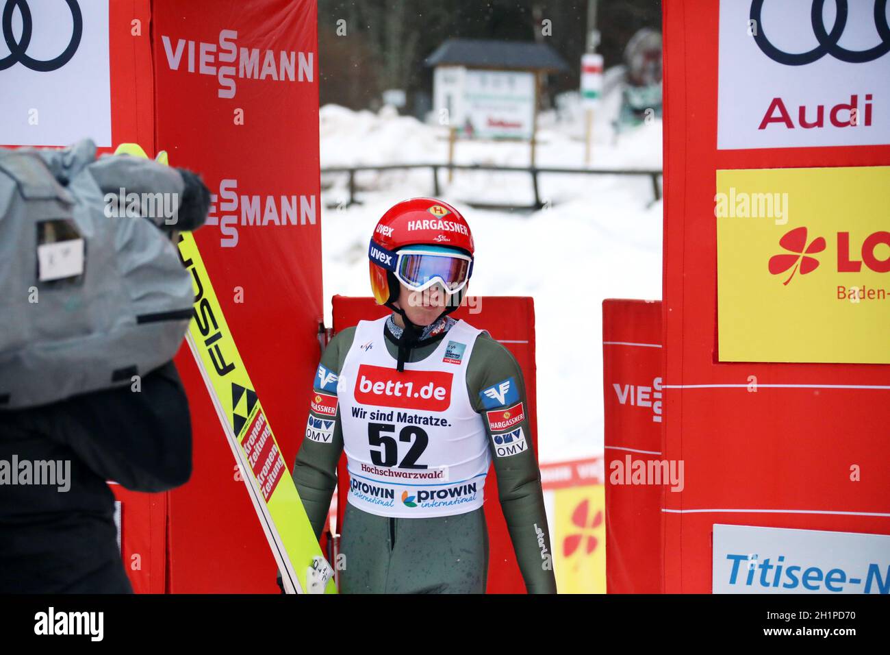 Nachdenklich: Daniela Iraschko-Stolz (Österreich) beim FIS Weltcup Skispringen Frauen Neustadt 2021 Banque D'Images