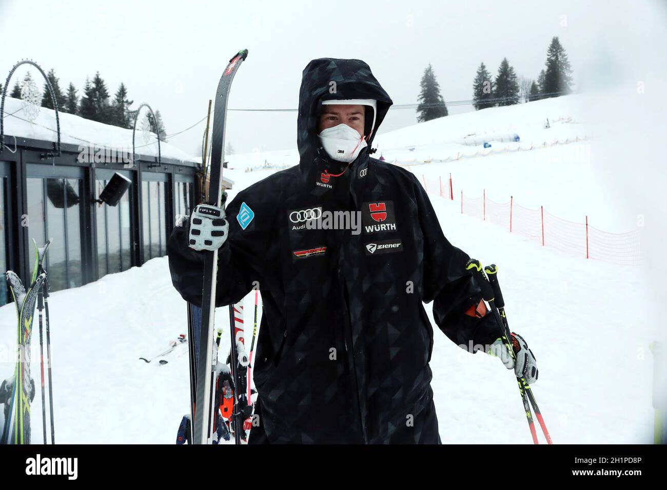 Nachdenklich: Tobias Müller (SC Fischen) beim FIS ski Cross Weltcup Feldberg 2021 Banque D'Images