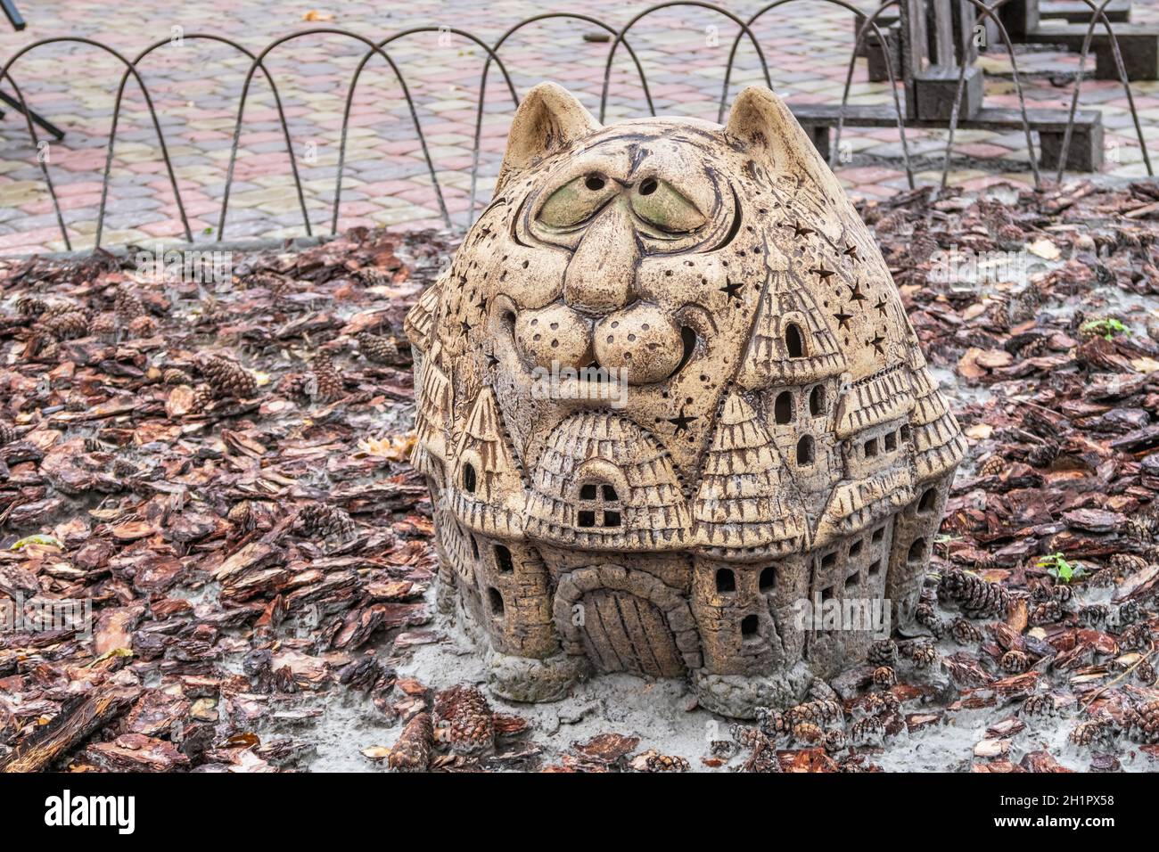 Kharkiv, Ukraine 07.15.2020. sculpture de parc dans l'écopark de Feldman à Kharkiv, Ukraine, un jour d'été Banque D'Images