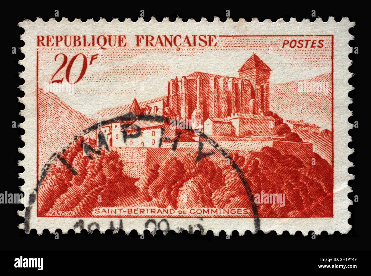 Le timbre imprimé en France montre la cathédrale Saint-Bertrand-de-Comminges, ancienne cathédrale catholique romaine de Comminges, haute-Garonne, vers 1949 Banque D'Images