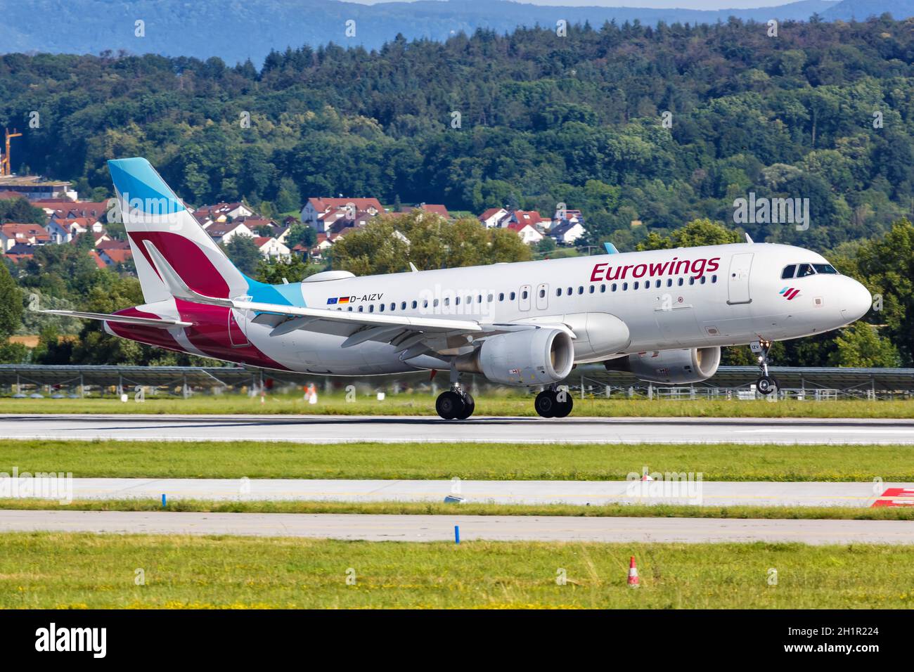 Stuttgart, Allemagne - 9 juillet 2020 : Eurowings Airbus A320 à l'aéroport de Stuttgart (STR) en Allemagne. Airbus est un fabricant d'avions européen ba Banque D'Images