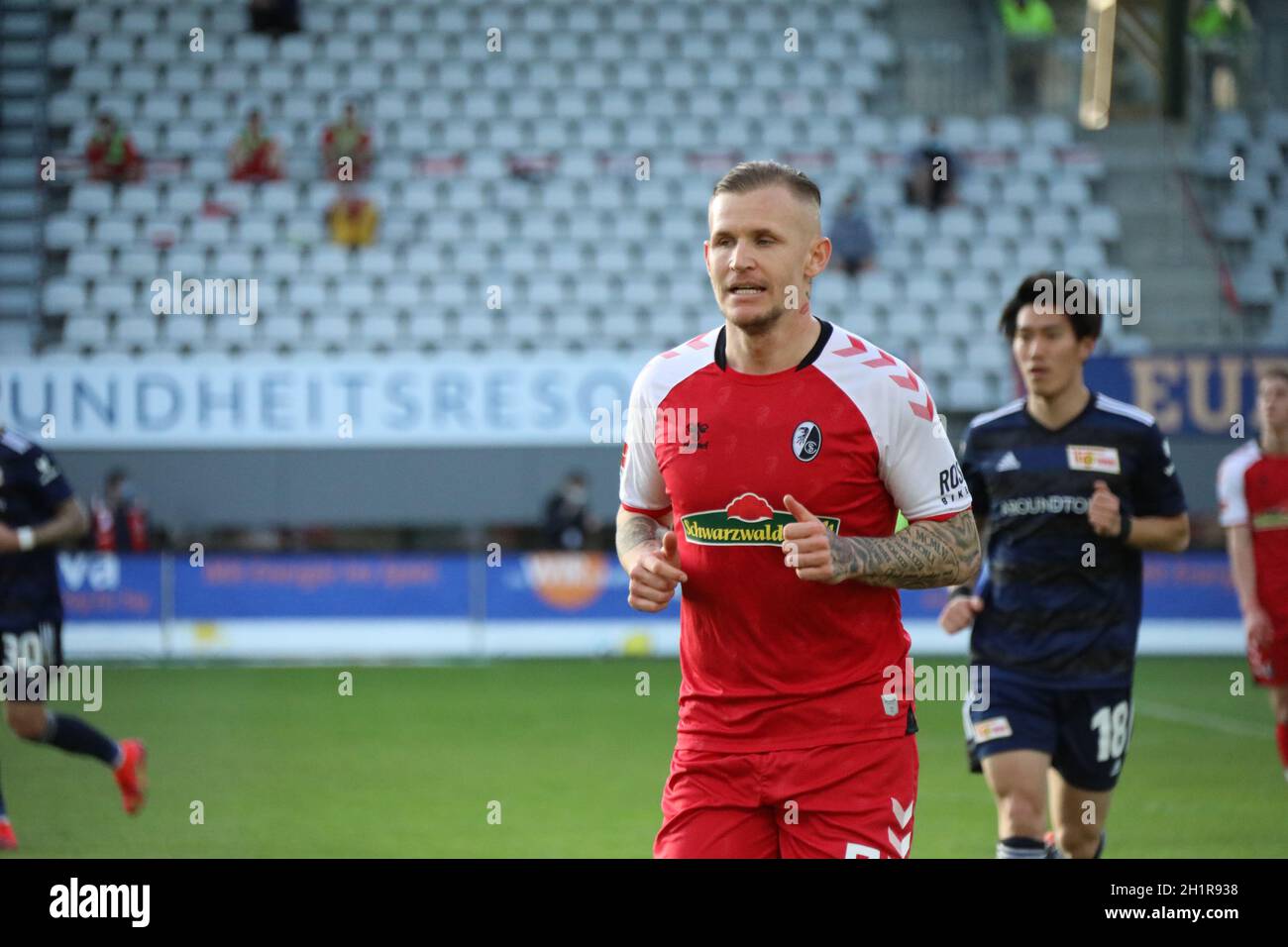 Jonathan Schmid (Freiburg) im Spiel der 1.FBL: 20-21: 22.Sptg.SC FREIBURG - LES RÉGLEMENTATIONS DFL DE L'UNION BERLIN INTERDISENT TOUTE UTILISATION DE PHOTOGRAPHIES EN TANT QU'IMAGES Banque D'Images