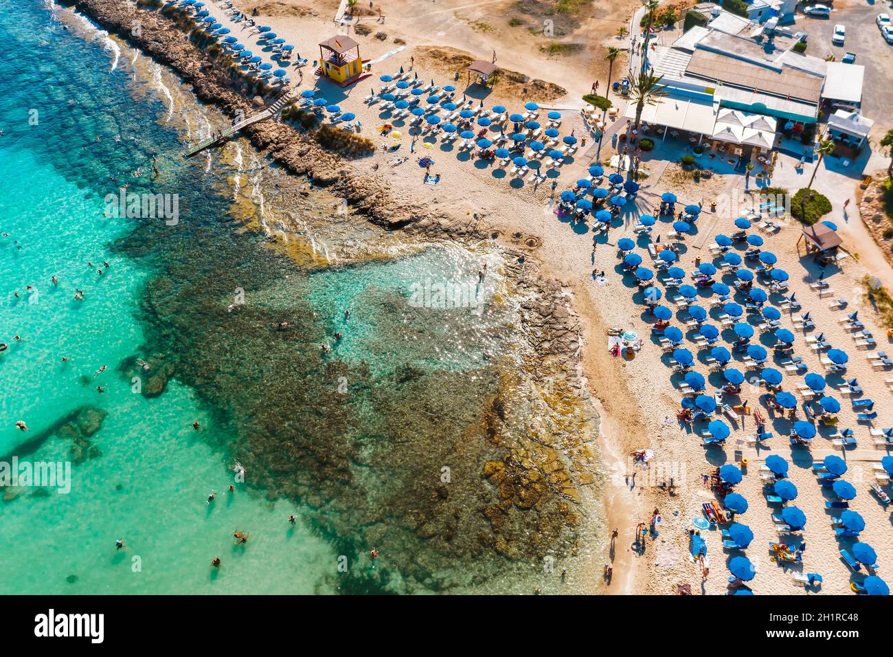 Vue de dessus de Sandy Bay (plage Vathia Gonia) dans Ayia Napa. District de Famagouste, Chypre Banque D'Images