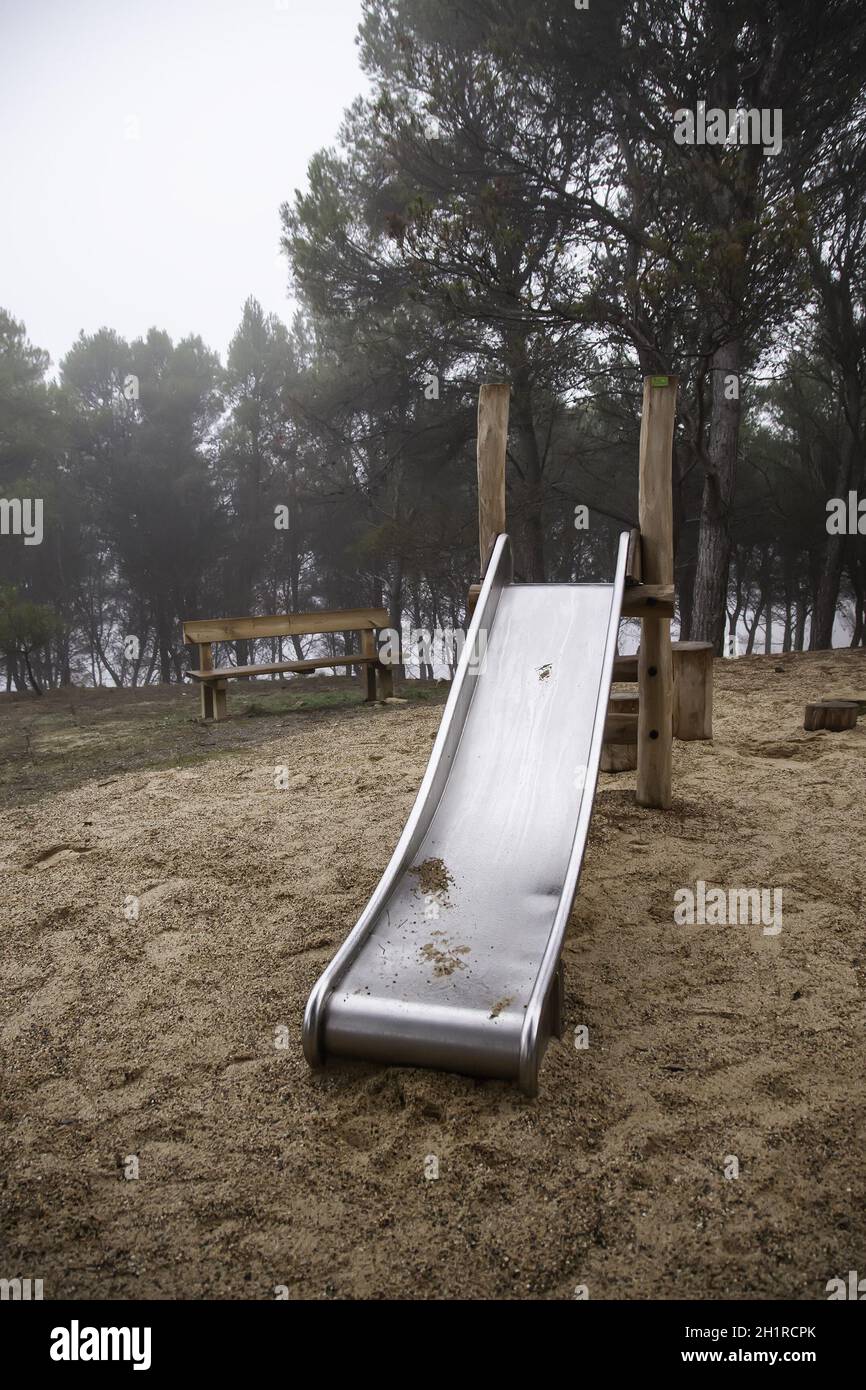 Détail des jeux pour enfants dans un parc de la forêt Banque D'Images
