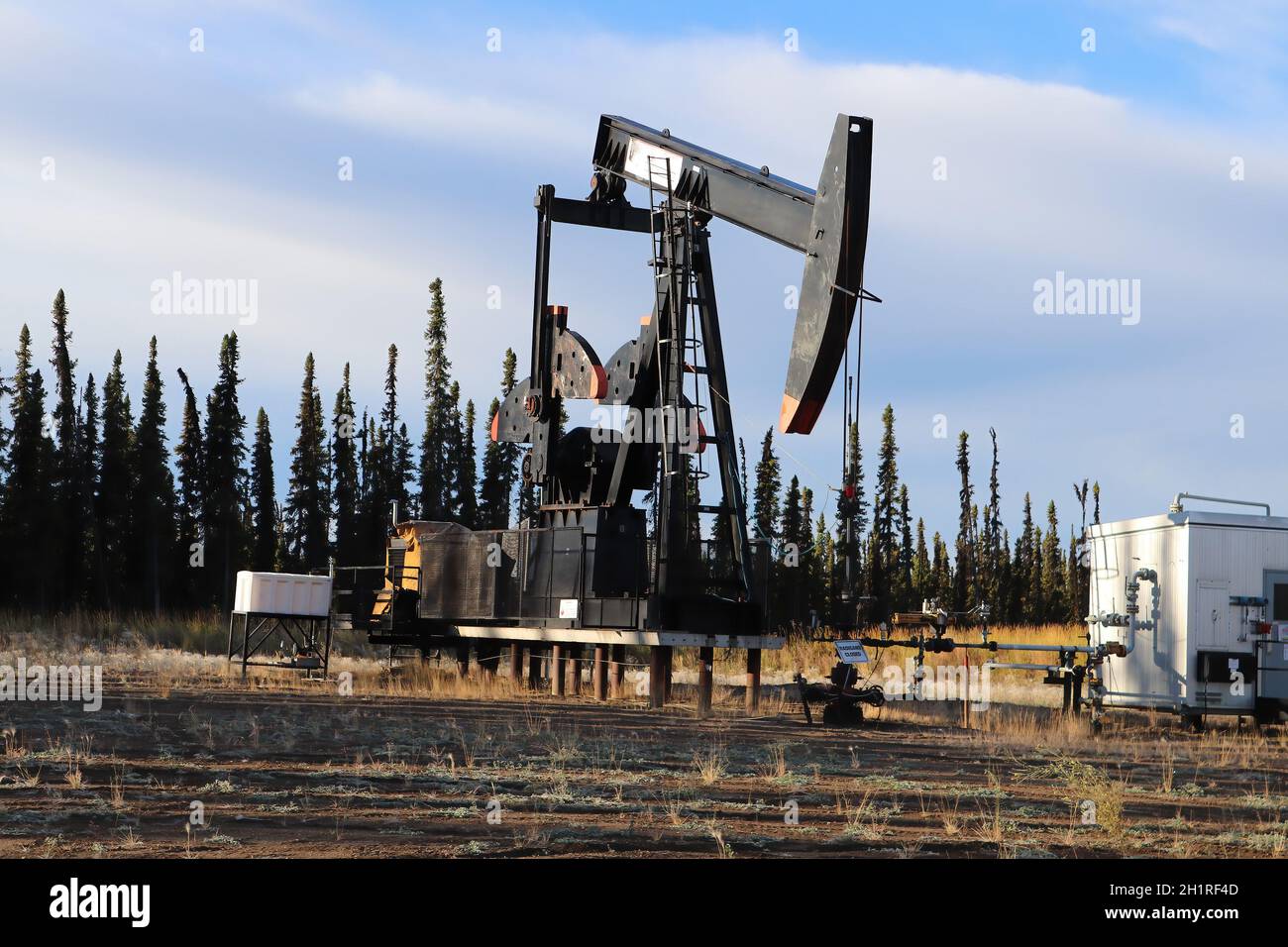 Plates-formes pétrolières en plaques avec signalisation radigans fermée. Banque D'Images