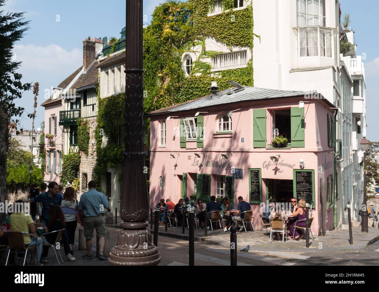 Paris - La Maison Rose, un célèbre café restaurent de Montmartre Banque D'Images