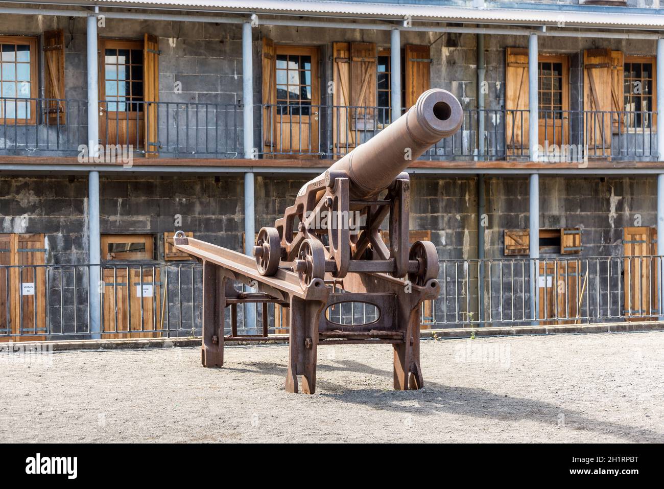 Port Louis, Maurice - le 25 décembre 2015 : Old cannon dans la cour du fort Adélaïde à Port Louis, à Maurice. Banque D'Images