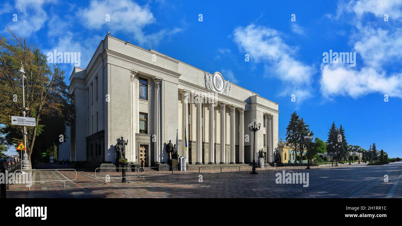 Kiev, Ukraine 07.11.2020. Conseil suprême d'Ukraine ou Verkhovna Rada à Kiev, Ukraine, le matin ensoleillé de l'été Banque D'Images