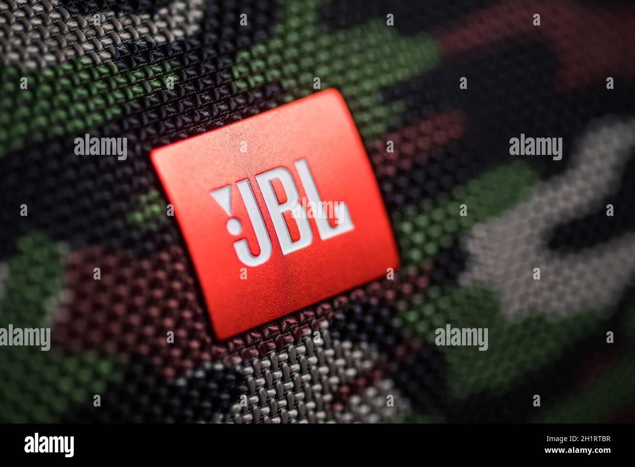 Bucarest, Roumanie - 15 mars 2021 : image éditoriale du logo JBL sur un haut-parleur portable. Banque D'Images Bucarest, Roumanie - 15 mars 2021 : image éditoriale du logo JBL sur un haut-parleur portable. Banque D'Images