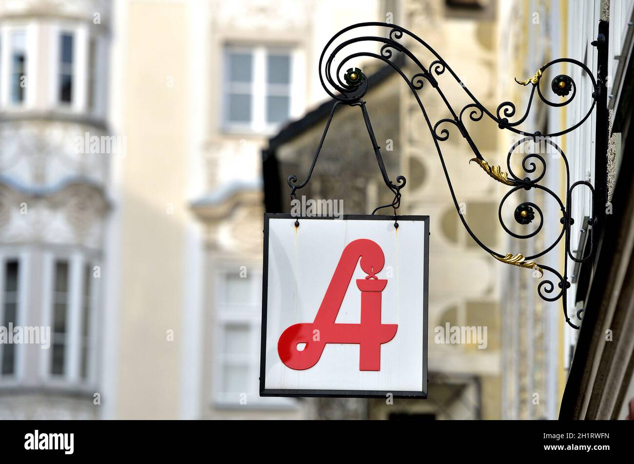 Schild der Stadtapotheke auf dem Stadtplatz in Steyr, Österreich, Europa - signe de la pharmacie municipale sur la place de la ville à Steyr, Autriche, Europe Banque D'Images