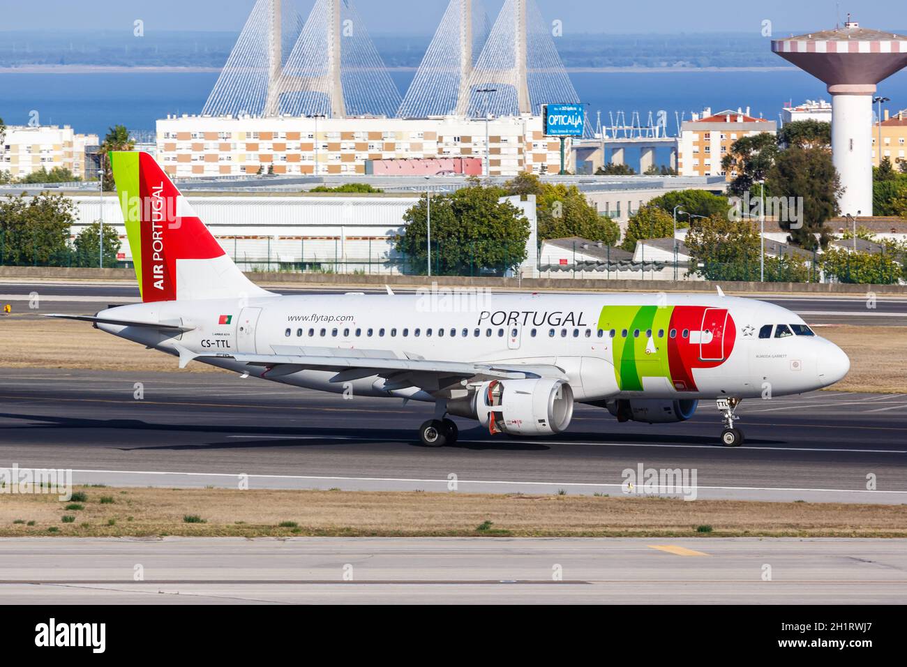 Lisbonne, Portugal - 24 septembre 2021 : TAP Air Portugal Airbus A319 à l'aéroport de Lisbonne (LIS) au Portugal. Banque D'Images