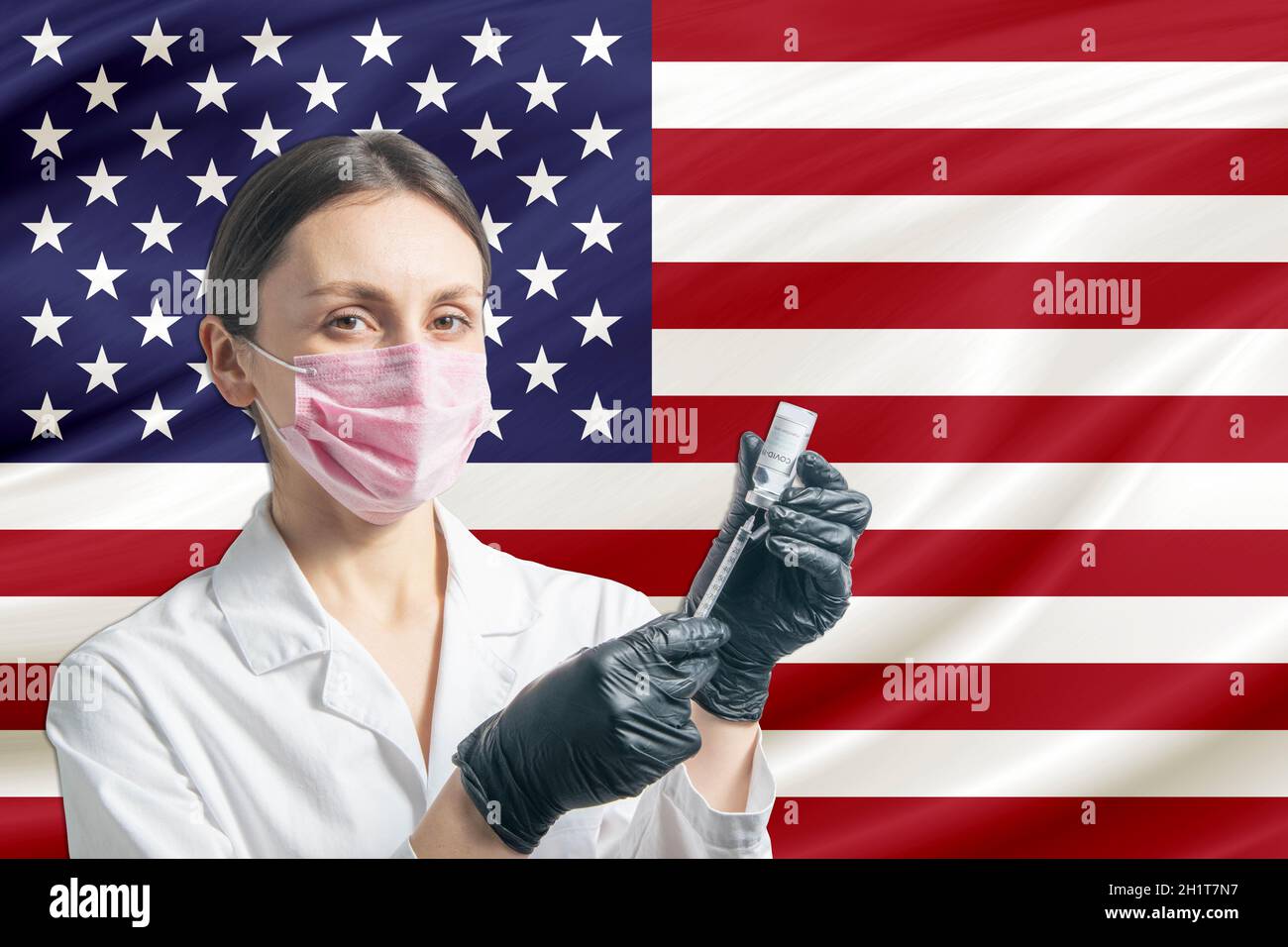 Le médecin prépare la vaccination contre le fond du drapeau des États-Unis. Concept de vaccination États-Unis. Banque D'Images
