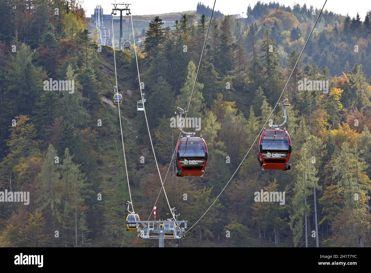 Neue Seilbahn auf das Zwölferhorn à Sankt Gilgen am Wolfgangsee, Österreich, Europa - Nouveau téléphérique au Zwölferhorn à Sankt Gilgen sur Wolfgangsee Banque D'Images