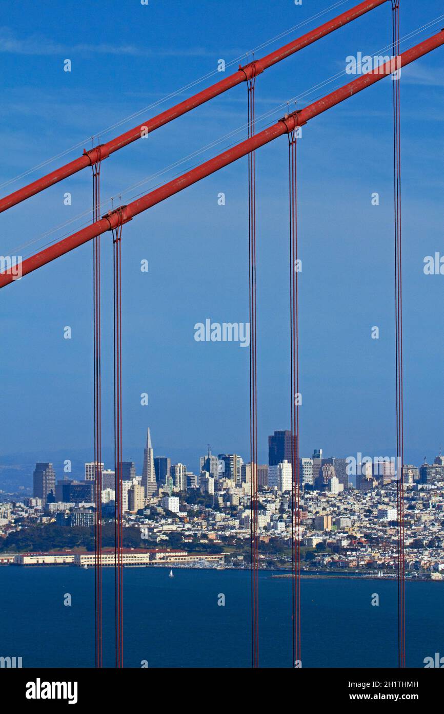 Le Golden Gate Bridge, et le centre-ville de San Francisco, San Francisco Bay, California, USA Banque D'Images