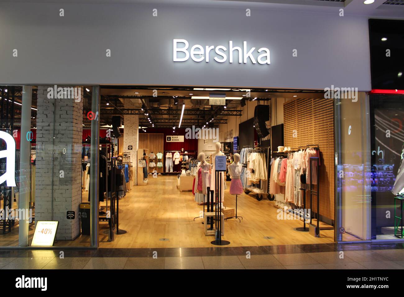 Kiyv, Ukraine - 2 août 2020 : magasin Bershka à l'intérieur.Bershka est une  entreprise de vente de vêtements.Il fait partie du groupe espagnol Inditex  Photo Stock - Alamy