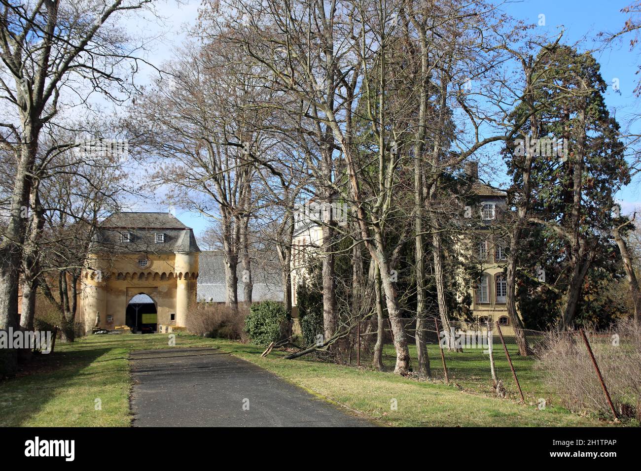 Grosse Burg Kleinbüllesheim, Wasserburg aus dem 18. Jahrhundert, Euskirchen, Nordrhein-Westfalen, Allemagne Banque D'Images