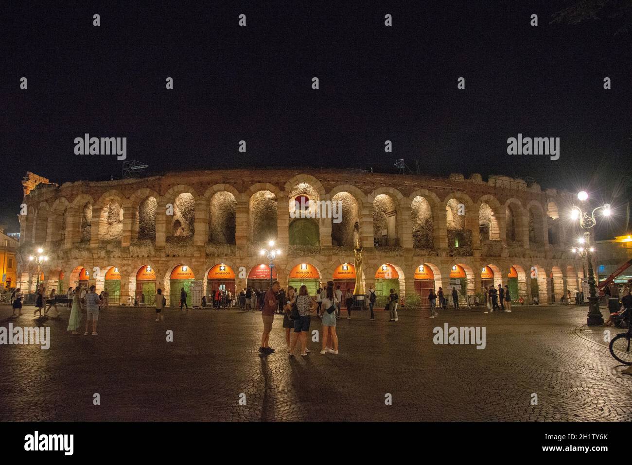 Vue sur l'arène la nuit à Vérone, Italie Banque D'Images