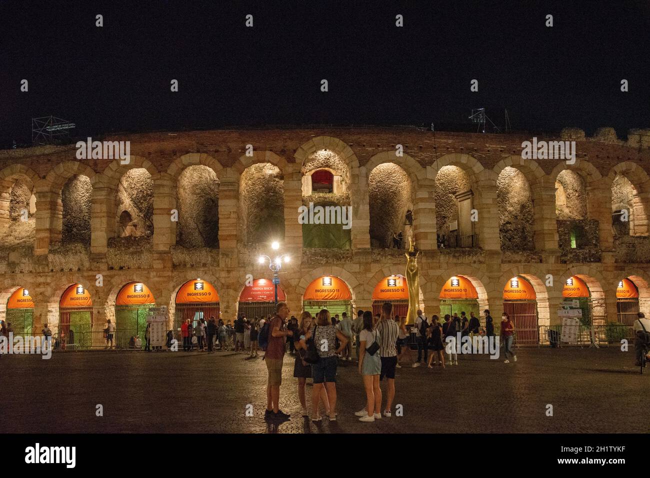 Vue sur l'arène la nuit à Vérone, Italie Banque D'Images